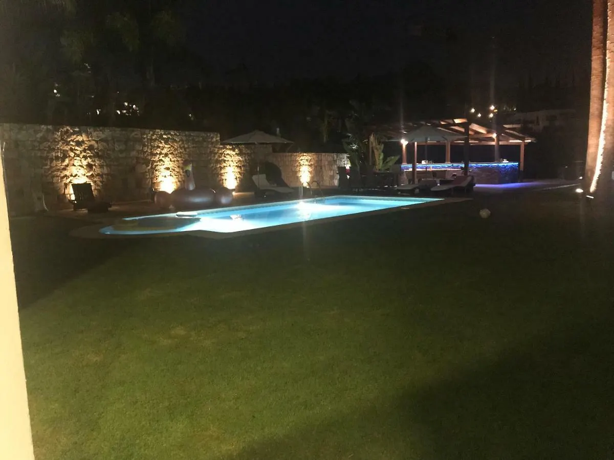 Homestay Villa Maracana Marbella